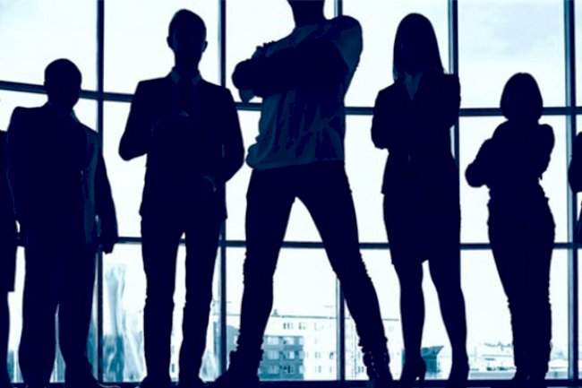 القيادة و فريق العمل